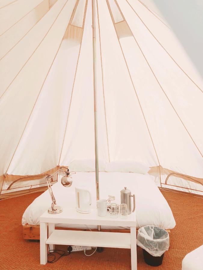 ホテルThe Holford Arms Chalets And Glamping ディドマートン エクステリア 写真