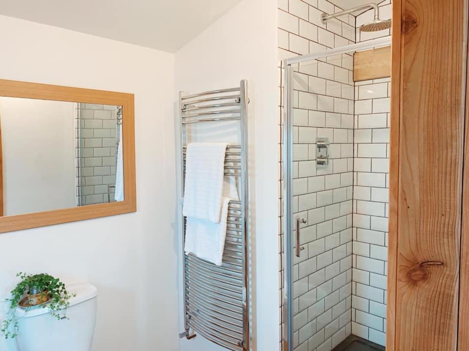 ホテルThe Holford Arms Chalets And Glamping ディドマートン エクステリア 写真
