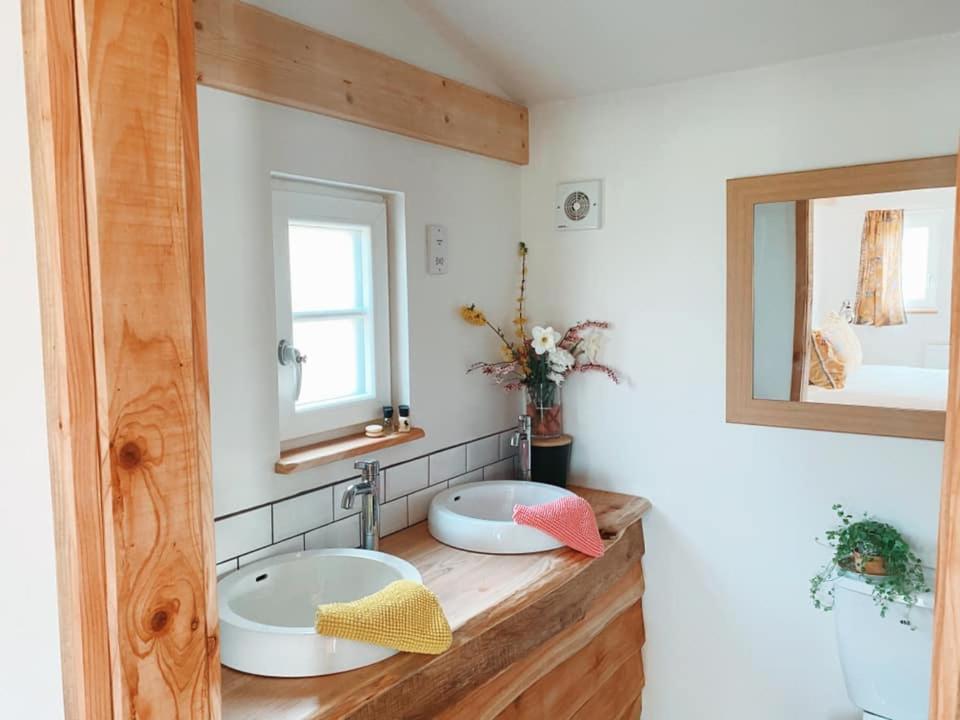 ホテルThe Holford Arms Chalets And Glamping ディドマートン エクステリア 写真