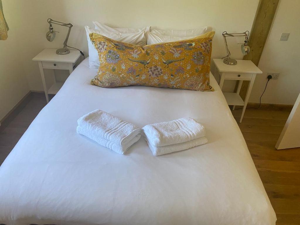 ホテルThe Holford Arms Chalets And Glamping ディドマートン エクステリア 写真