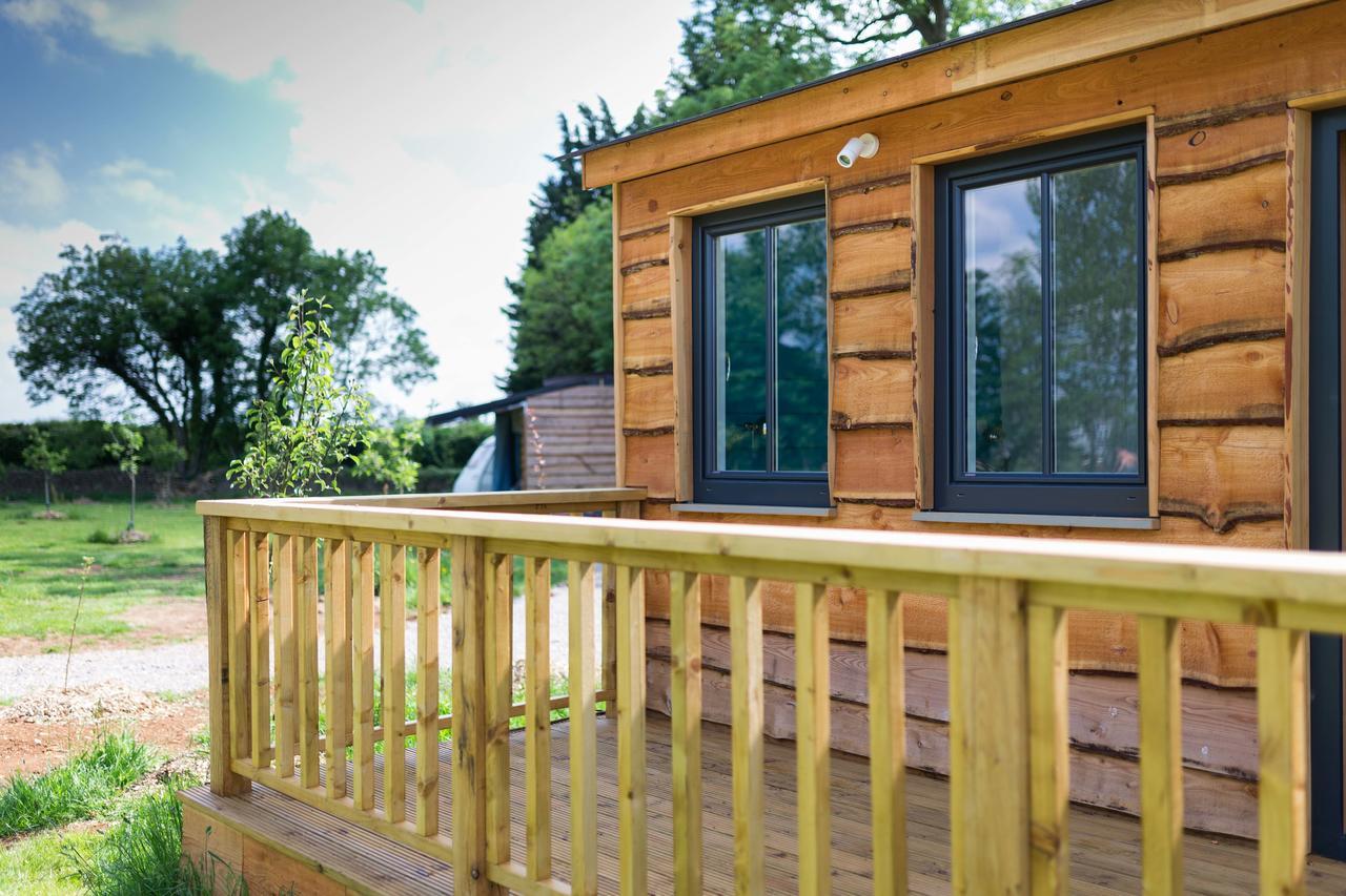 ホテルThe Holford Arms Chalets And Glamping ディドマートン エクステリア 写真